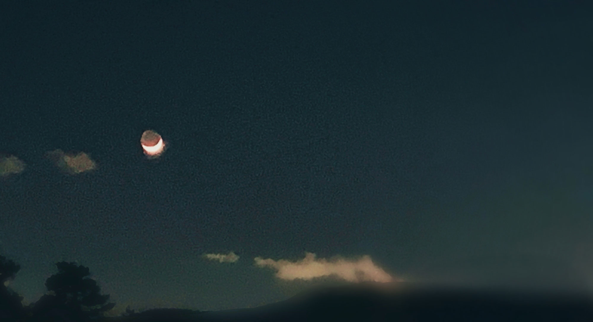 三日月の夜空